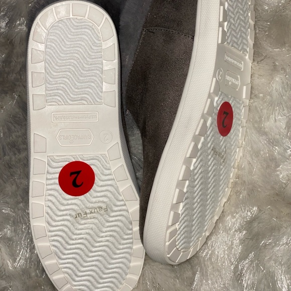 Gray girl sneaker boot w/fur cuff and side zipper - Picture 2 of 3